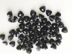 Spinelle noire naturelle 6 mm taille triligne, pierre précieuse de qualité supérieure pour la fabrication de bijoux - Product Image 3