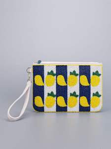 Bolso de mano elegante de alta calidad con bordado estilo bohemio y perlas, con cuentas hechas a mano para novias, disponible para la venta. - Product Image 5
