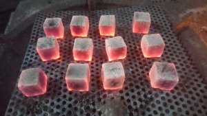 Disfrute del aroma auténtico y de sabor intenso del shisha indonesio, producido con carbón vegetal de cáscara de coco de primera calidad de Indonesia. - Product Image 3