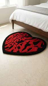 Alfombra de área con forma de corazón de alta demanda, hecha a mano, con tipografía roja llamativa, alfombra de suelo moderna, decoración de hogar, alfombra decorativa. - Product Image 2