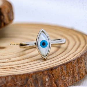 Bague en argent sterling 925 massif avec perle d'eau douce naturelle et œil porte-bonheur, collection Memoria Jewels - Product Image 2