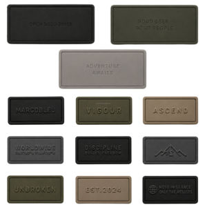 Étiquettes de logo personnalisées en relief 3D, à coudre, sérigraphiées, écologiques, durables, en forme de drapeau, pour vêtements, commandes en gros, fabriquées au Vietnam - Product Image 2