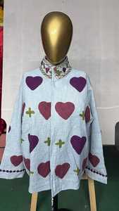 Abrigo de lino y algodón bordado de estilo chino con estampado de corazones, cuello alto, manga larga, corte holgado, para todas las estaciones. - Product Image 1