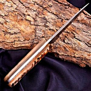 Couteau de chasse et de camping artisanal OEM en acier Damas forgé, à lame fixe, pointe biseautée, manche en corne de cerf, pleine tige - Product Image 4