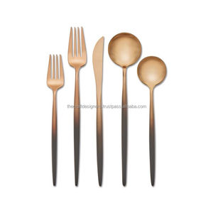 Elegante juego de cubiertos de metal hechos a mano para comidas diarias que proporcionan un acabado premium y una sensación lujosa durante la cena - Product Image 6