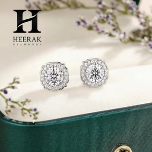 Pendientes de Diamantes con Halo de Oro de 14K y Borde Festoneado, Fabricante de Joyería Fina de Lujo - Product Image 1