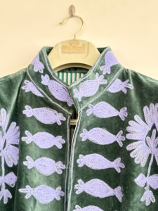 Chaqueta Bomber de Terciopelo Bordado Lavanda Regal Garden 100% Algodón con Motivo de Caramelo Exclusivo SHYAM EXPORT Ecológica Corta - Product Image 3