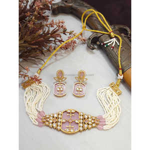 Ensemble de boucles d'oreilles en zircon et perle plaqué or 24 carats - Bijoux tendance de luxe pour filles - Product Image 1