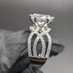 แหวนหมั้นและแหวนแต่งงานเพชรโมอิสซาไนต์ทรงกลม 14k ผลิตในห้องปฏิบัติการ ตัวเรือนเงินแท้ 925 ดีไซน์วงแหวนแบบ Infinity สำหรับผู้หญิง - Product Image 3