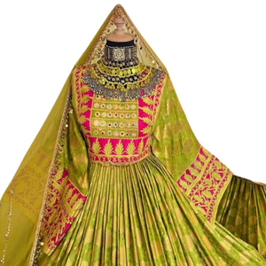 Robe afghane artisanale haut de gamme pour femme, style Kuchi, ethnique, vintage, tribale, avec broderies complexes et manches longues. - Product Image 5