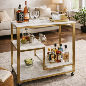 Chariot de bar en métal doré de luxe avec étagères en marbre blanc, chariot de service moderne sur roulettes pour la maison, l'hôtel et le restaurant - Product Image 1