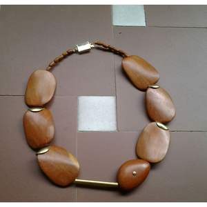 Collier en bois naturel pour femmes, mode durable, artisanat en bambou et en bois - Product Image 2