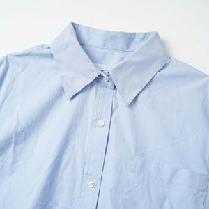 เสื้อเชิ้ตผู้ชายสีฟ้าอ่อน ผ้าป๊อปลิน 100% คอปกพับได้ สไตล์ลำลองสมาร์ท ใส่ได้ในฤดูใบไม้ผลิ - Product Image 1
