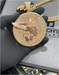 Colgante de diamante moissanita personalizado de moda, elaborado con un diseño único de hip hop, joyería elegante para los amantes de la moda. - Product Image 2