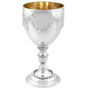 Calice d'église en métal de style moderne avec finition argentée brillante et motif en relief, accessoires de bar à boisson - Product Image 1