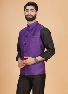 Chaleco Morado Clásico de Calidad de Exportación para Uniformes de Oficina, Fiestas, Eventos Corporativos y Uso Diario en el Trabajo, Disponible para la Venta - Product Image 3