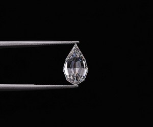 OM GEMS Diamant de laboratoire fantaisie en forme de poire de 1,60 ct, clarté IGI VVS-VS, percé au laser, couleur E, pour la fabrication de bijoux - Product Image 3