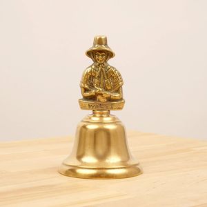 Campanello in ottone di alta qualità e dall'aspetto artigianale con manico in legno, perfetto per gli amanti dell'antiquariato e i collezionisti di oggetti culturali ai migliori prezzi. - Product Image 1