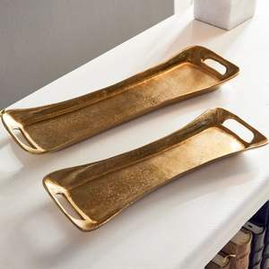 Plateau de service élégant en aluminium avec une surface large pour une présentation et un service des aliments bien organisés - Product Image 1