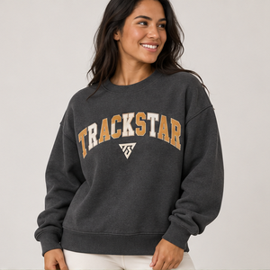 Sweat-shirt ras du cou oversize à manches longues pour femme, motif lettres universitaires multicolores gris anthracite, avec logo personnalisé, vente en gros - Product Image 4