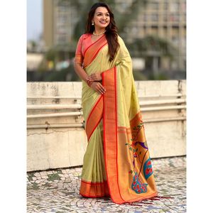 Sari en soie Paithani traditionnel Elite Weaves avec motifs tissés Zari et pallu paon Meenakari pour mariages en Inde et au Pakistan - Product Image 4