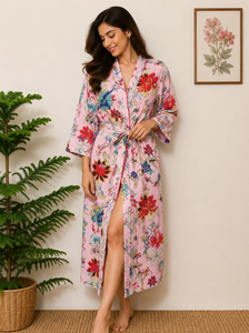 Robe kimono en coton fleuri Nivisaa, légère, unisexe, vêtements de bain et de détente, faite à la main, col en V, manches longues, deux poches, longueur intégrale - Product Image 1
