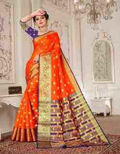 Sari Tradicional Indio de Seda Naranja con Borde Dorado Zari y Motivos Florales para Bodas, Fiestas y Festivales - Product Image 4