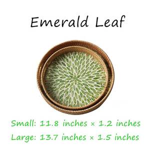 Plateau de service décoratif en rotin et nacre à motif de feuilles d'émeraude, idéal pour la décoration intérieure et la présentation de collations, par UO - Product Image 3