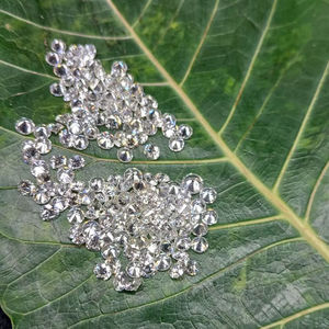 เพชรทรงกลมเจียระไนแบบบริลเลียนท์ธรรมชาติ ตกแต่งบนใบไม้สีเขียว สำหรับรุ่น RD-N22 ที่ได้รับการรับรอง จากผู้ผลิตโดยตรง Ramdut Impex - Product Image 1