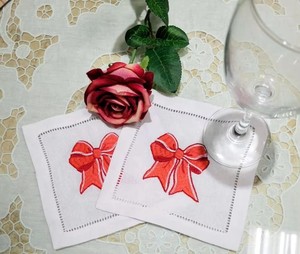 Servilletas de Cóctel Bordadas Personalizadas al por Mayor con Lazo Rojo, Posavasos de Algodón Blanco con Dobladillo, Reutilizables para el Hogar, Hoteles, Eventos y Festividades - Product Image 4