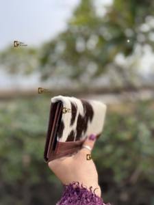 Cartera de mano de cuero de vaca estilo occidental, funda para teléfono, billetera marrón elegante de piel con pelo, regalo para mujer - Product Image 4