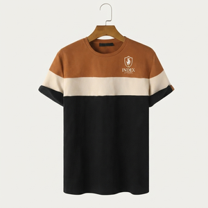 Camiseta de algodón con bloques de color para hombre Index Apparel, manga corta, cuello redondo, corte regular, top informal de punto con logo frontal - Product Image 1
