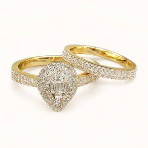 Anillo de Compromiso Clásico de Oro Amarillo de 10 Quilates con Diamante Redondo de 0.48 Quilates y Diamante Baguette de 0.04 Quilates para Boda y Aniversario - Product Image 1