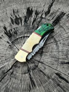 Couteau de poche pliant artisanal en acier Damas sur mesure avec étui en cuir, manche en bois osseux, support OEM, pour usage quotidien - Product Image 6
