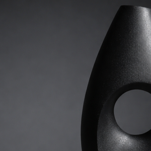 Jarrón de Flores de Aluminio Fundido con Textura Negra Minimalista Nórdica, Diseño Geométrico Hueco Abstracto, Jarrón para Capullos, Decoración de Mesa para el Hogar - Product Image 4