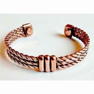 Bracelet manchette traditionnel fait main en cuivre pur, forme circulaire avec quatre cordes fines, idéal pour cadeaux de mariage et fêtes, artisanat métallique - Product Image 5