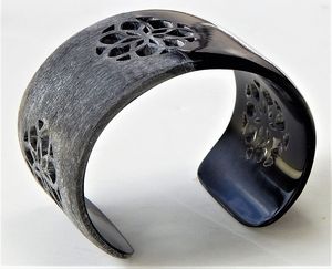 กำไลข้อมือทำจากเขาควายพรีเมียม งานฝีมือประณีต ดีไซน์ทันสมัย ผิวเรียบเนียน - Product Image 4