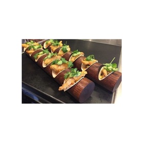 Support élégant pour tacos en bois d'acacia, design moderne en zigzag, présentoir alimentaire, plateau de service en bois esthétique pour les fêtes et la restauration - Product Image 2