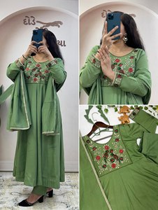 VISHNU K DESIGNS Ensemble Anarkali pur en soie Chanderi, broderie et travail manuel, style moderne, séchage rapide, longueur cheville, avec bas et dupatta - Product Image 4