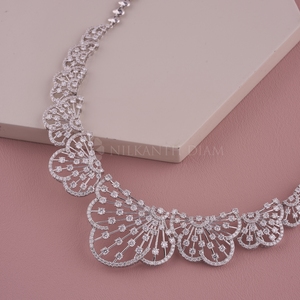 Collar de diamantes de corte redondo de diseño premium, diamantes creados en laboratorio con certificado IGI y claridad VVS de proveedor indio. - Product Image 2