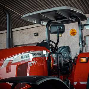 Tractor agrícola avanzado diseñado para agricultores modernos que necesitan durabilidad, eficiencia y alta productividad. - Product Image 4