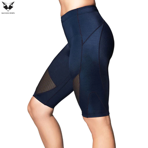 Shorts de compression pour femmes, logo personnalisé, qualité supérieure, couleur bleu foncé, dernier modèle, pour gym, yoga et vélo. - Product Image 3