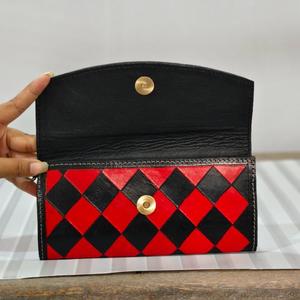 Portefeuille long à motif géométrique rouge et noir avec fermeture pliante, mode féminine, matériau authentique, usage quotidien - Product Image 4