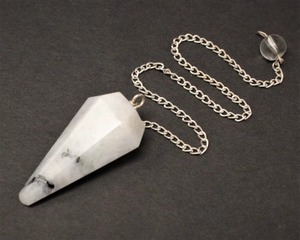 Pendentif en pierre gemme facettée avec chaîne en argent, boule de cristal transparente, décoration d'intérieur, outil de Feng Shui, artisanat en pierre polie - Product Image 2