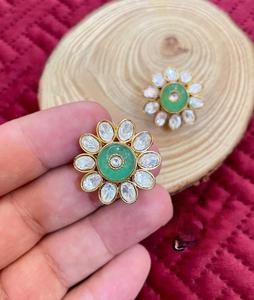 ต่างหูแบบติดหูประดับดอกไม้คุณภาพพรีเมียมเคลือบทองหรูหราสำหรับผู้หญิงและเด็กผู้หญิง เหมาะสำหรับงานเลี้ยงตอนเย็น - Product Image 3