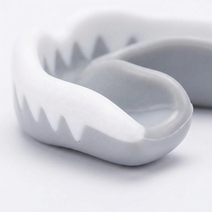 Protège-dents de sport absorbant les chocs, protège-dents léger pour athlètes, protège-dents en silicone flexible, ajustement confortable - Product Image 5