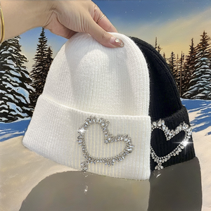 Bonnet en laine jacquard rayé fait main « Petit Diable », crocheté, chaud et confortable pour l'hiver - Product Image 6