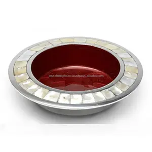 Neue Weinflaschenunterlage aus Metall mit glänzendem polierten und roten Emaille-Aufsatz runde Perlenmutter eingebrachtes Design zum Servieren