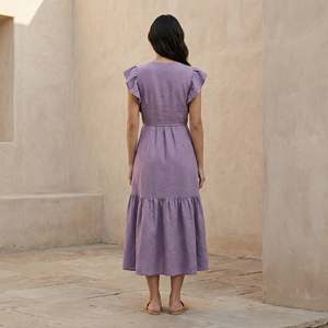 Vestido midi cruzado con volantes de lino y algodón color lavanda para mujer, con tela ligera y ajuste cómodo para uso diario. - Product Image 4