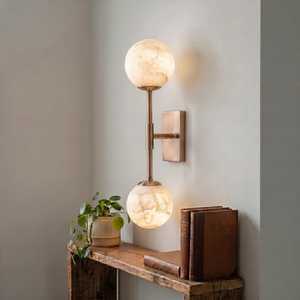 Applique murale moderne en laiton avec globe en marbre, luminaire mural d'intérieur, décoration de chambre à coucher - Product Image 2